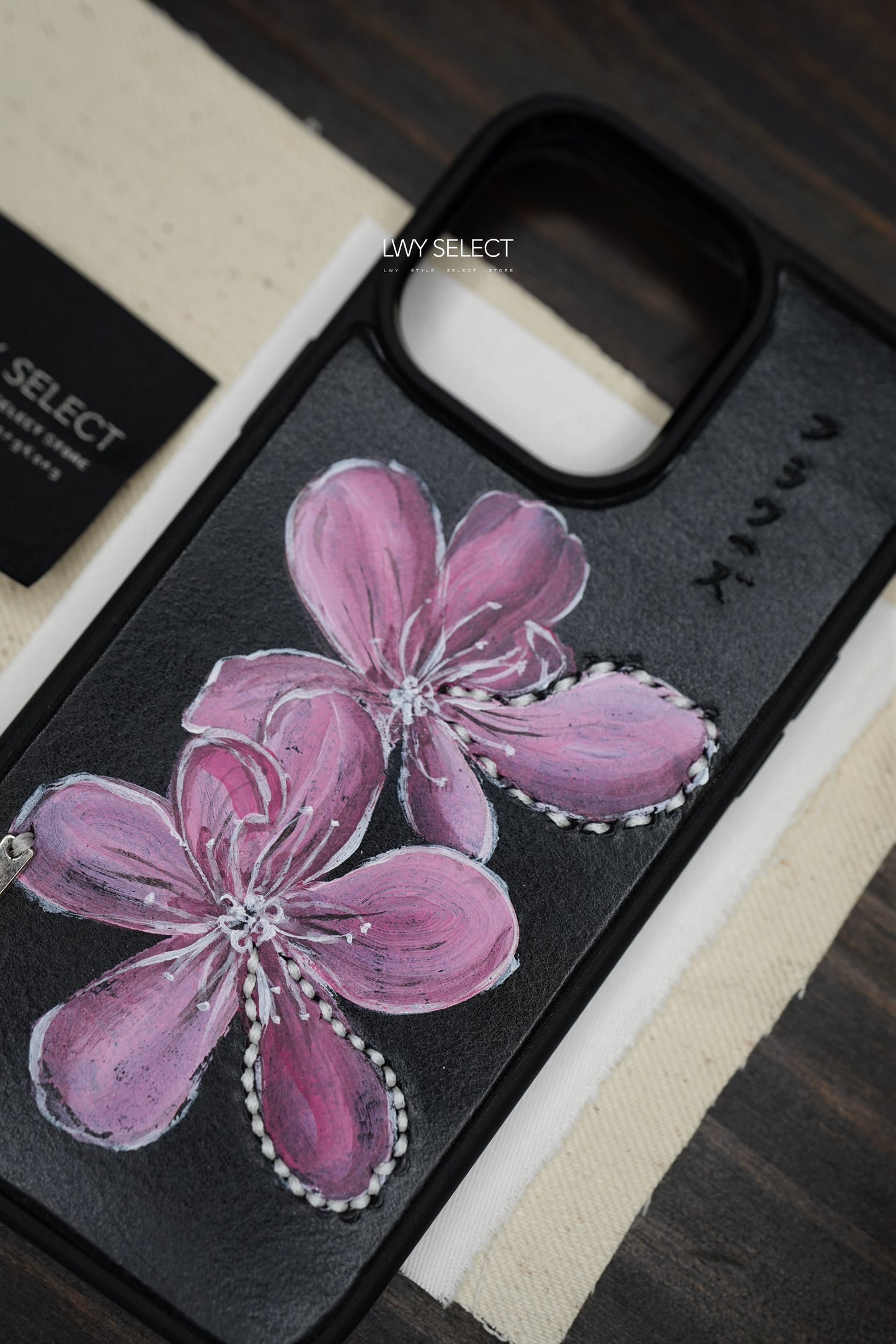 Hand painted leather phone case （iPhone 14 pro max )